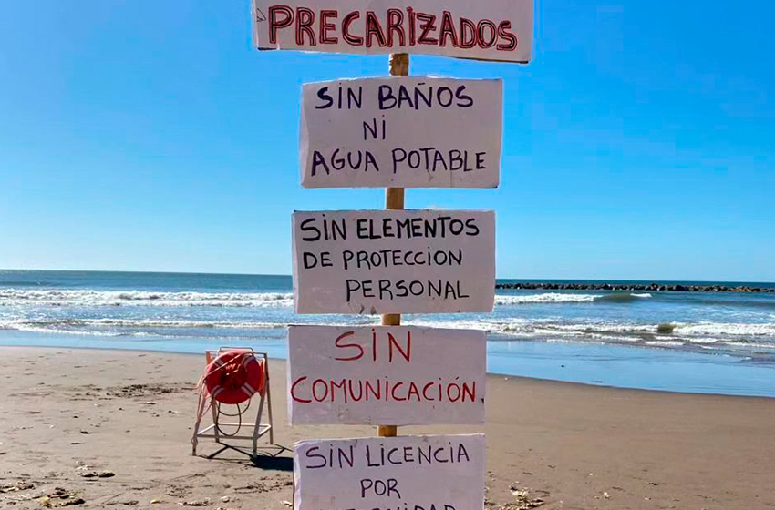 Guardavidas Retiraron Las Banderas Del Estado Del Mar En Las Playas De