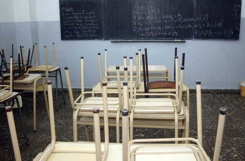 En las escuelas, faltan 2200 sillas y 1000 bancos