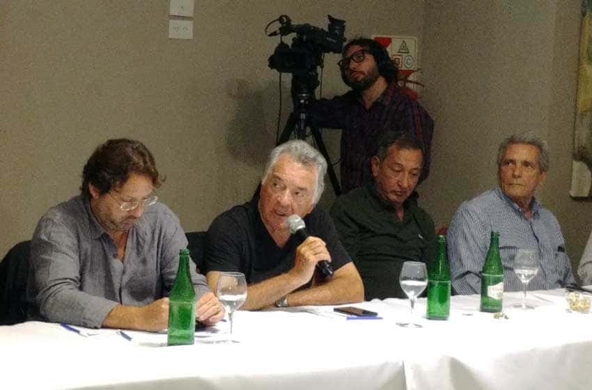Barrionuevo: "Macri firmó un DNU así que merece 5 días de descanso"