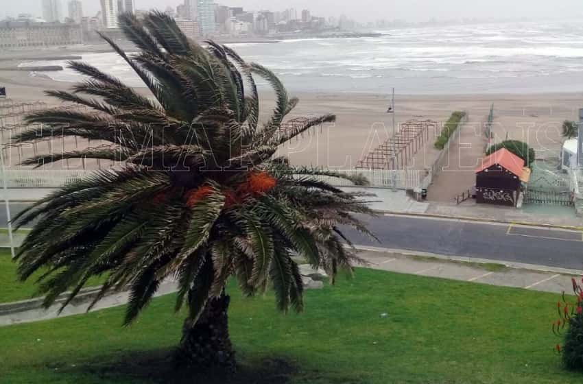 El viento, clave en el temporal que azota a Mar del Plata