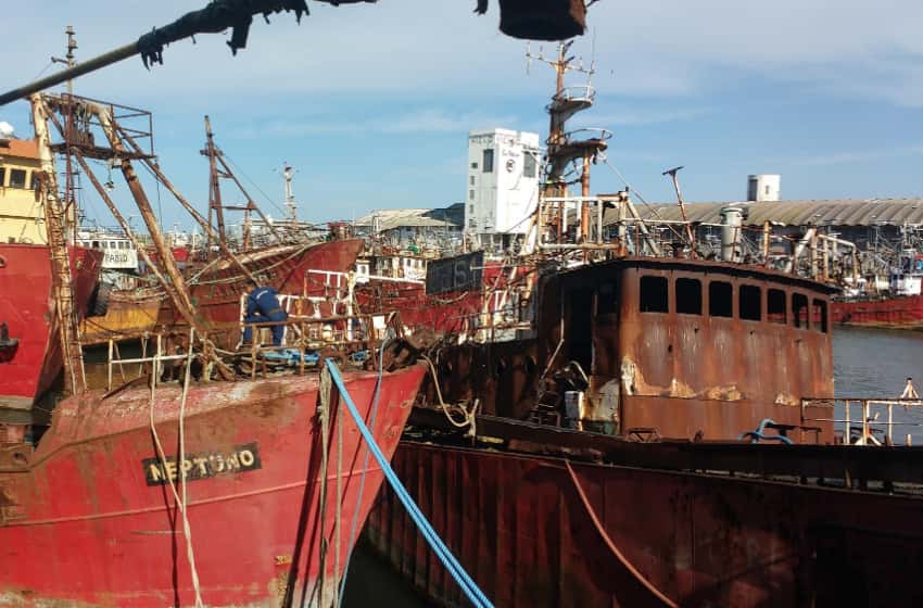 Desguazarán 20 buques abandonados en las aguas del Puerto