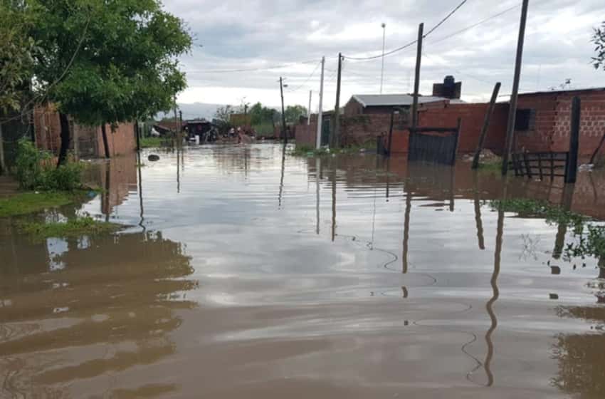 Dos muertos y cientos de evacuados por inundaciones en Chaco