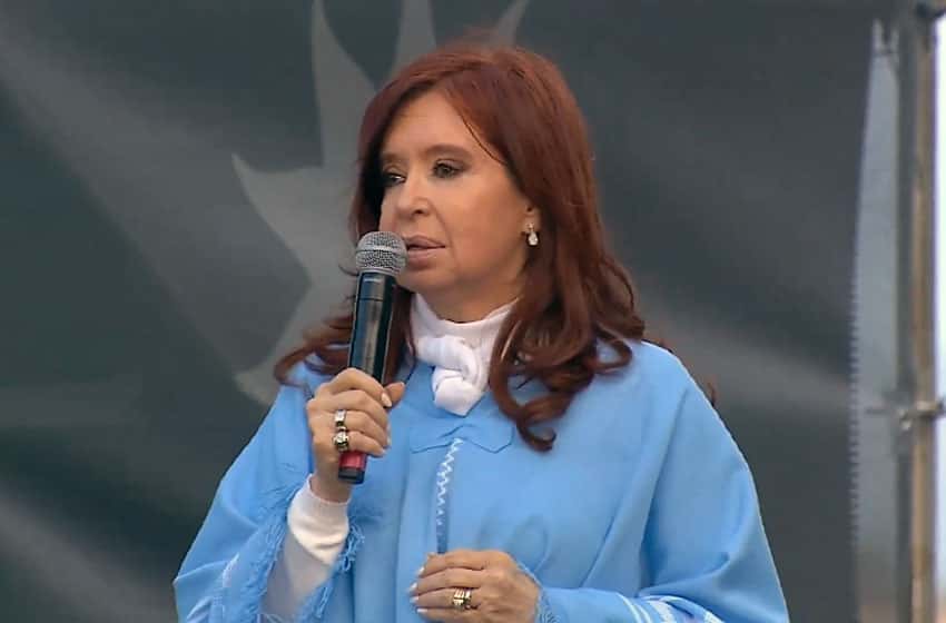 Cristina Kirchner denunció que el gobierno de Macri armó "grupos de tareas" en su contra