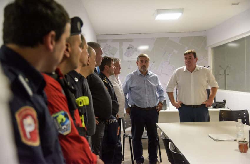 Montenegro felicitó a los partícipes del operativo en el incendio de Torres y Liva