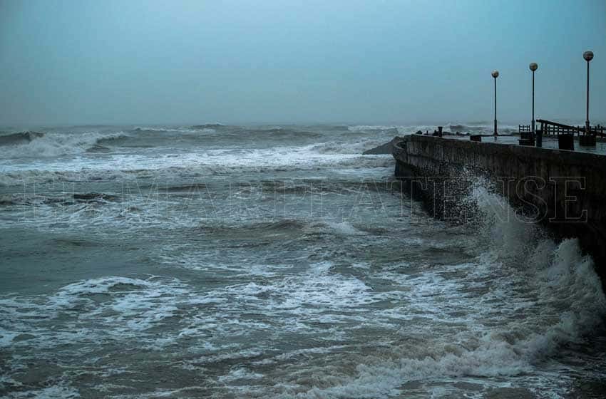 Lunes al agua: lluvias aisladas y fuerte viento en Mar del Plata