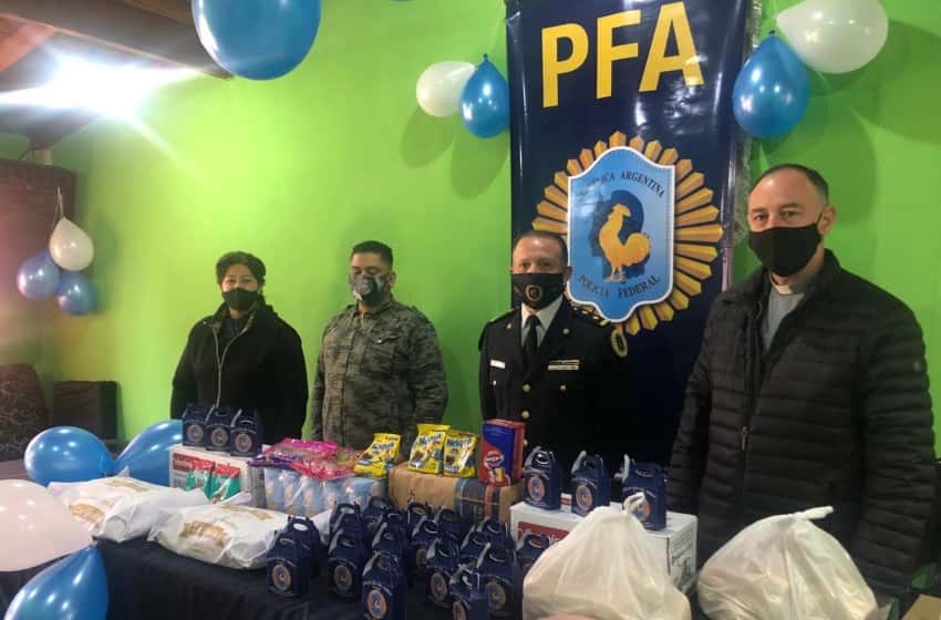 La Policía Federal continúa con la distribución de donaciones en el marco del Día del Niño