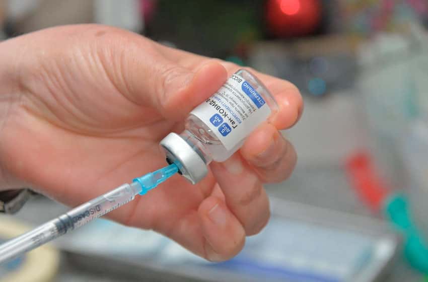 Anuncian el inicio de la campaña de vacunación para los docentes