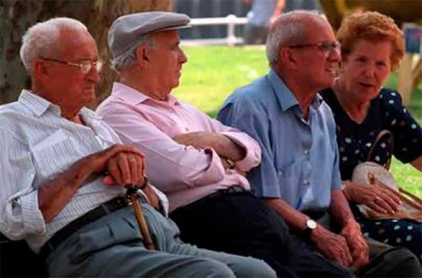 Efecto crisis y ANSES: los jubilados cobrarán en dos tramos