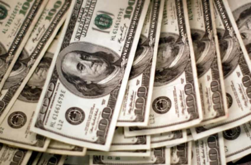 Un respiro: el dólar blue bajó después de tres días