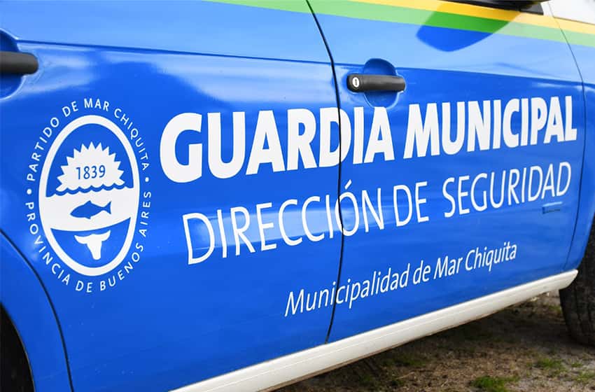 Seguridad: guardia municipal de prevención en la costa