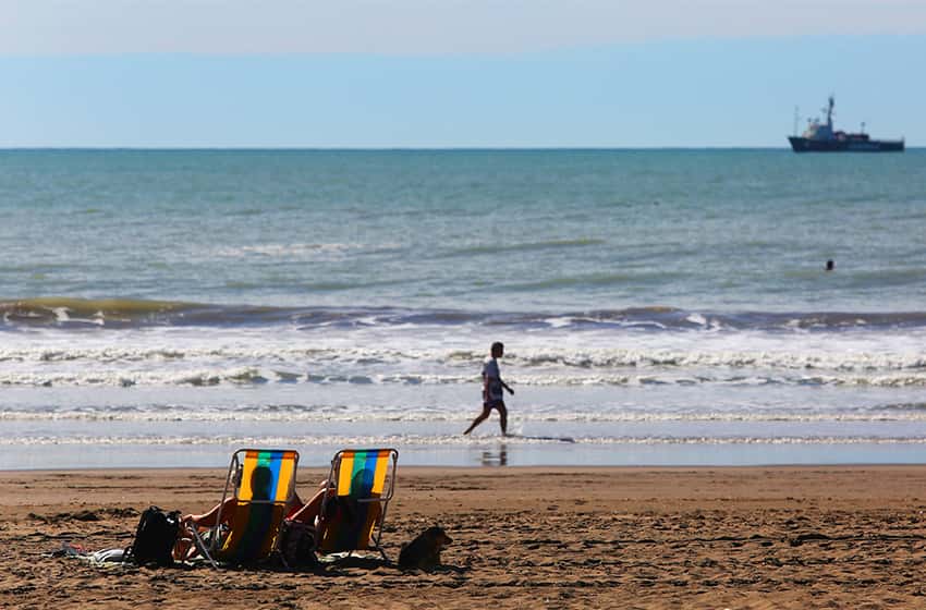 Humedad, calor y viento, un viernes de verano en Mar del Plata