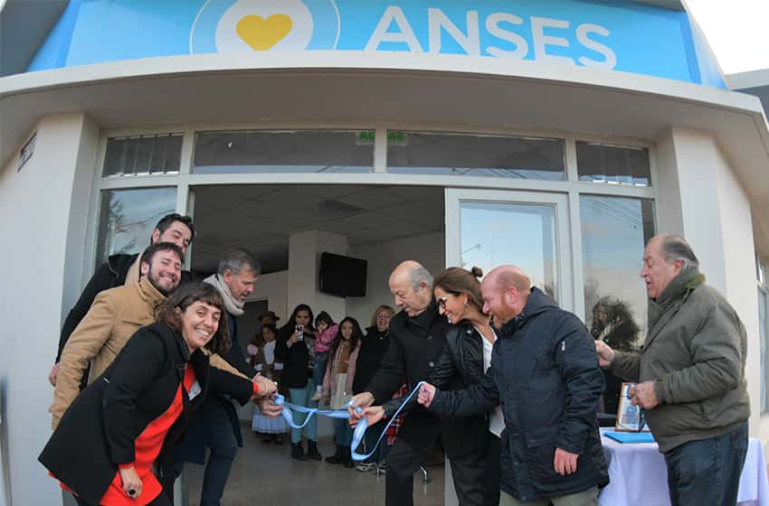Paredi y Marcos Gutiérrez inauguraron una nueva sede de ANSES en Vidal