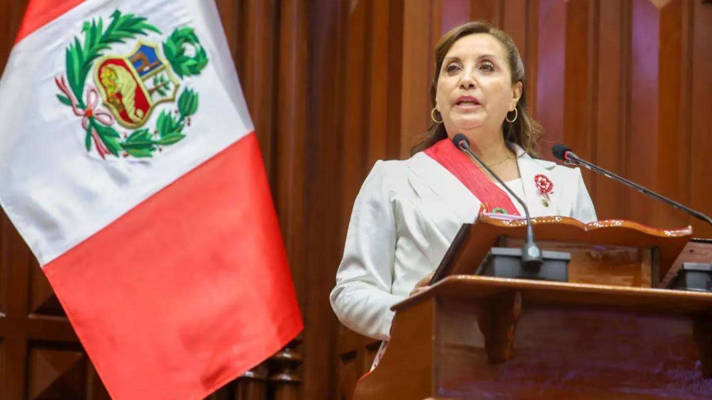 Escándalo en Perú: allanaron la casa de la presidenta
