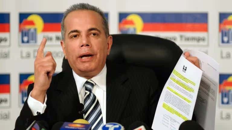 Manuel Rosales se postuló como candidato para las elecciones en Venezuela