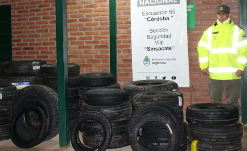 Operativos en Córdoba: interceptaron 68 neumáticos y 93 mil kilos de granos
