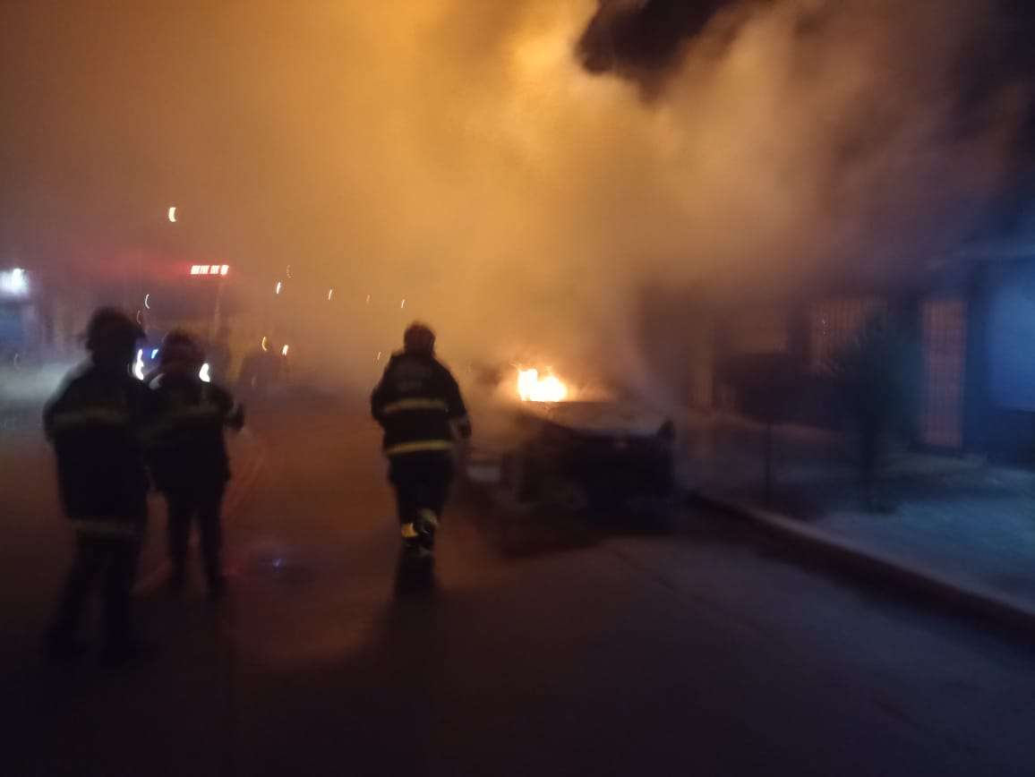 Se incendió un vehículo en el barrio Bernardino Rivadavia
