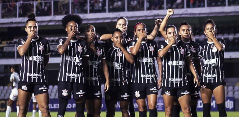 Las jugadoras de Corinthians protestaron por un nuevo DT acusado de acoso
