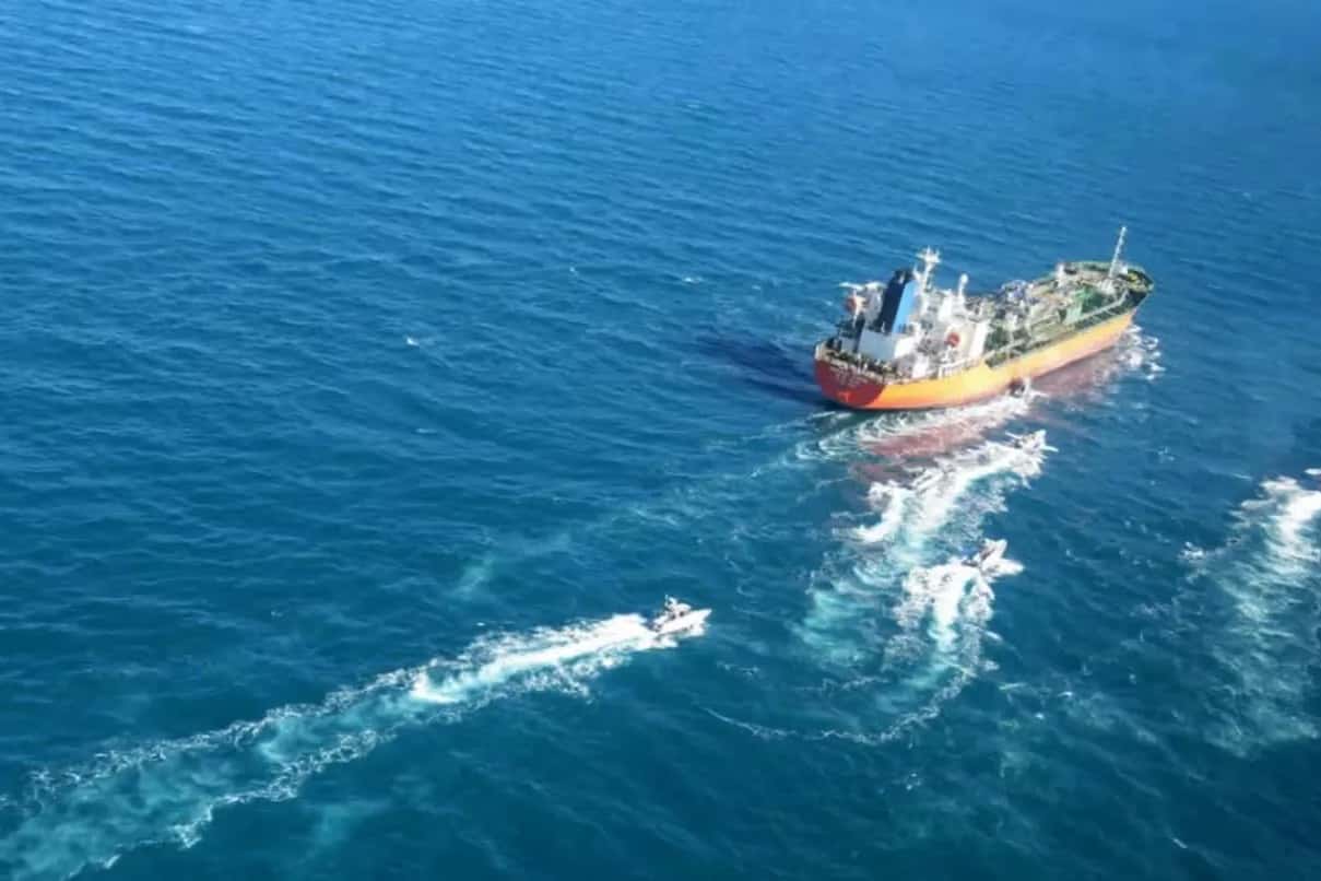 Fuerzas marítimas iraníes interceptaron un barco carguero “vinculado” a Israel