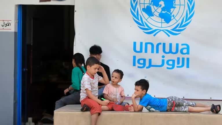 Gaza: la ONU admite que su agencia para refugiados palestinos no es neutral pero asegura que es indispensable