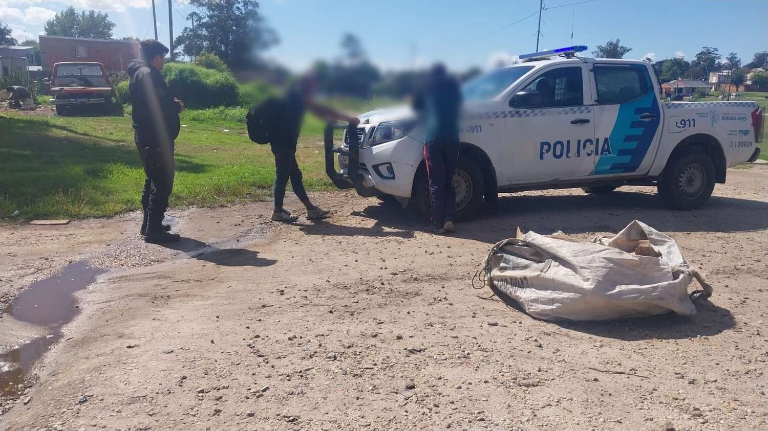 Dos detenidos por robar una bolsa de arena en el barrio Juramento