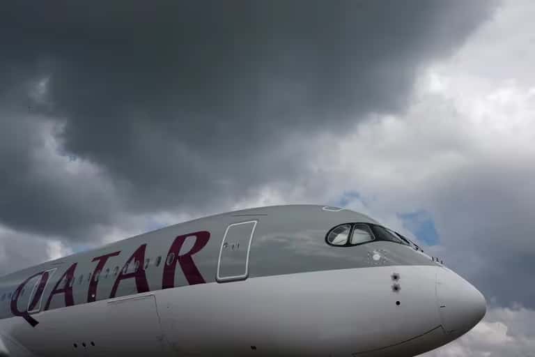 Susto en el aire: 12 personas resultaron heridas por fuertes turbulencias en un vuelo de Doha a Dublín