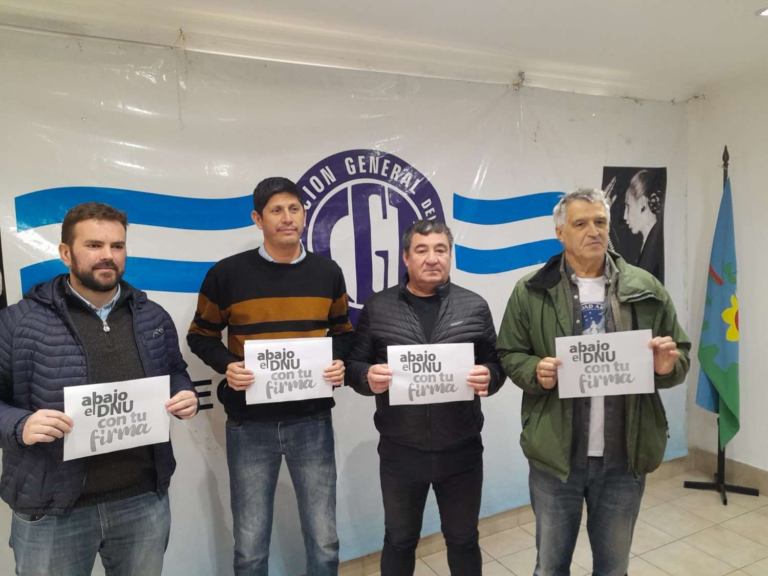 Se lanzó en Mar del Plata la campaña nacional "Un millón de firmas contra el DNU"