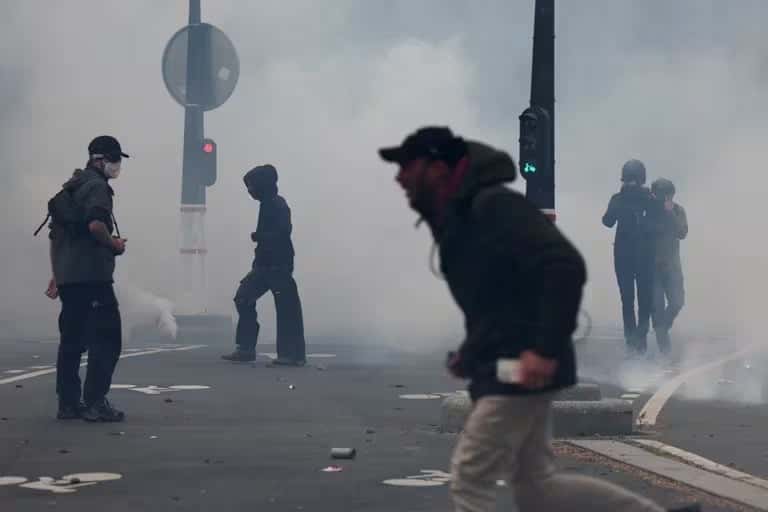 Violentos disturbios en la marcha por el Día de los Trabajadores en París