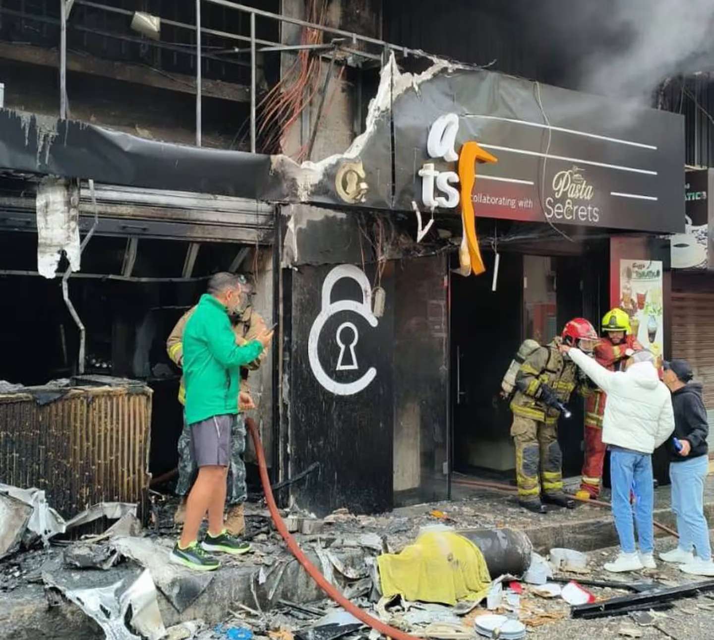 Explotó una garrafa de gas en una pizzería de Beirut y murieron al menos nueve empleados