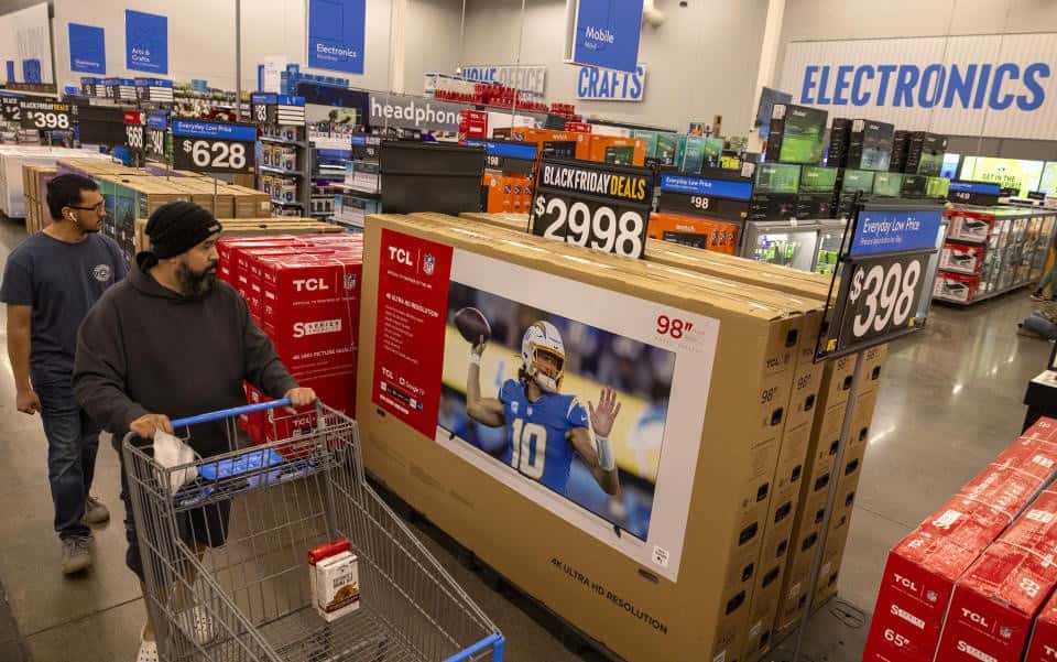 EE.UU.: un supermercado cerró sus puertas y remató su inventario a precios populares