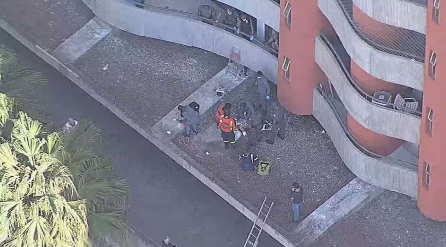 Un joven instalaba vidrios en el balcón, perdió el equilibrio y murió tras caer desde el octavo piso