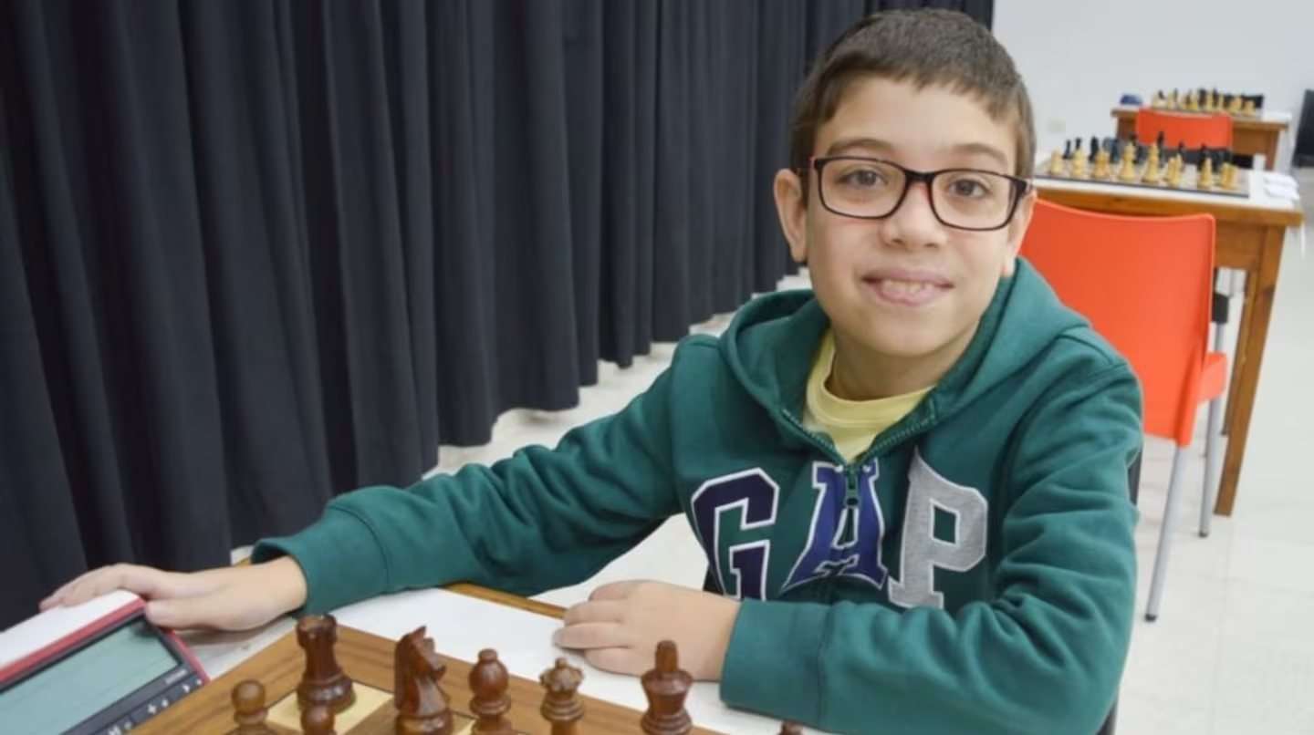 El argentino Faustino Oro se convirtió en el maestro internacional de ajedrez más joven de la historia