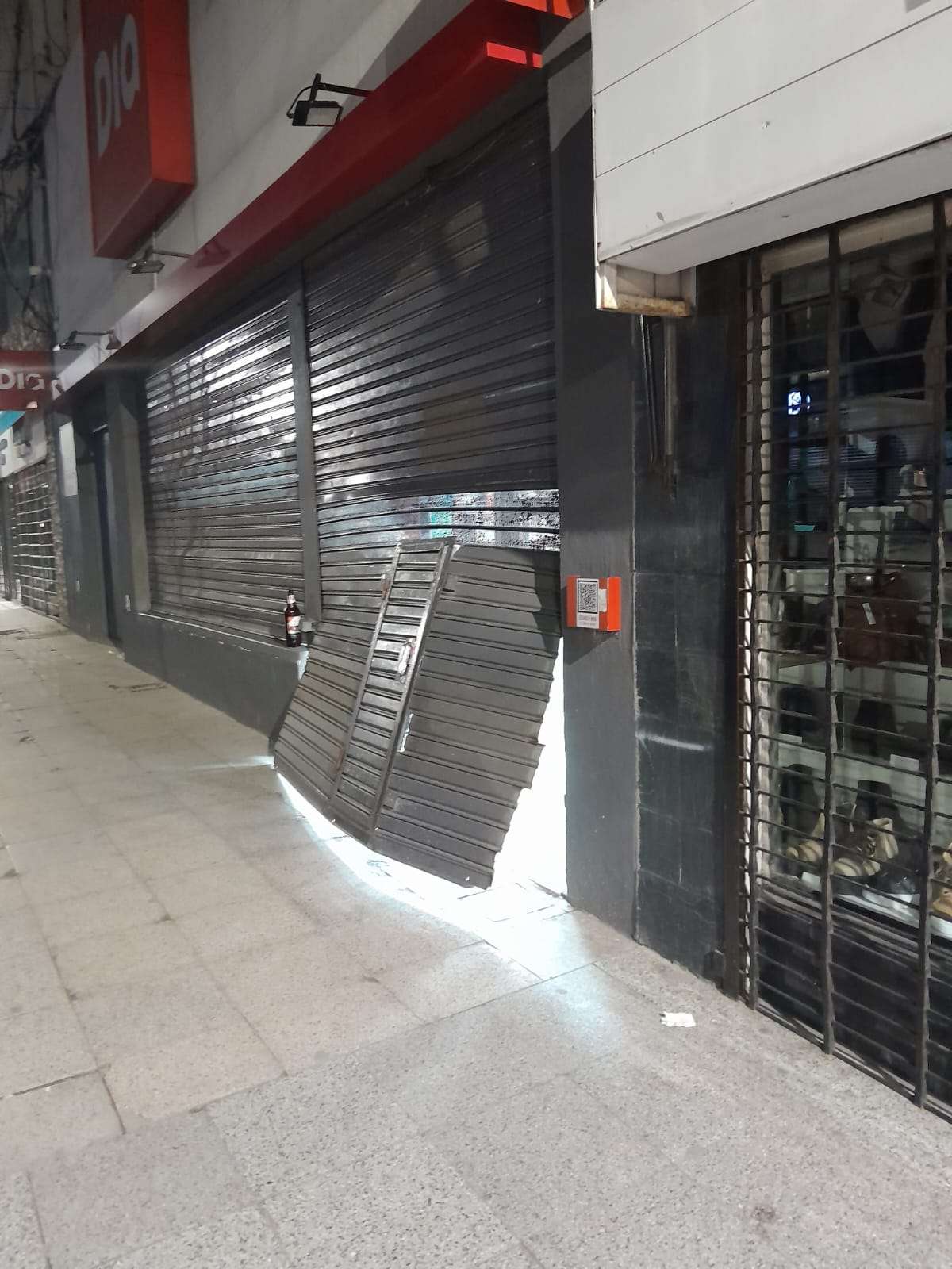 Violentó la persiana de un supermercado y se llevó mercadería