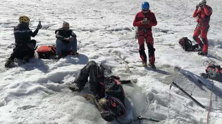 Imágenes increíbles: encontraron el cuerpo de un alpinista que fue sepultado por una avalancha hace 22 años