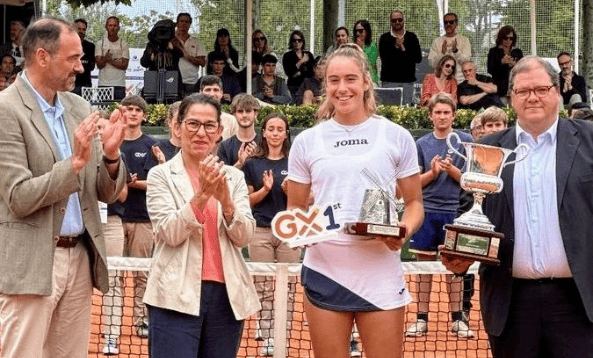 Solana Sierra salió campeona sin ceder sets en Getxo