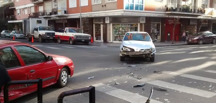 Tres heridos tras un fuerte choque en Corrientes y Alberti