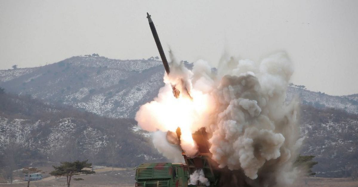 Corea del Norte disparó un misil al mar cerca de Japón