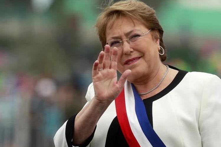 Tras el escándalo del Registro Civil, Bachelet relevó a tres ministros