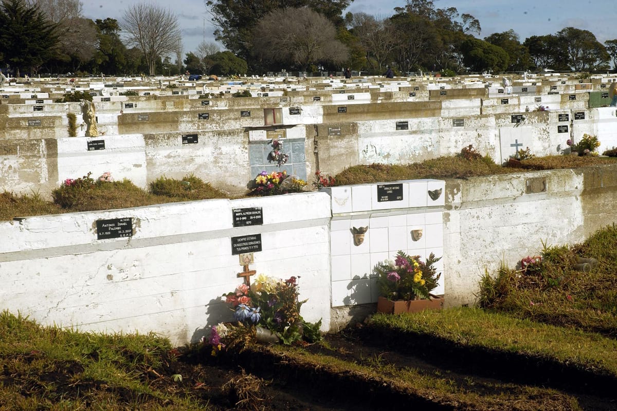 Se restablece el normal horario en cementerios