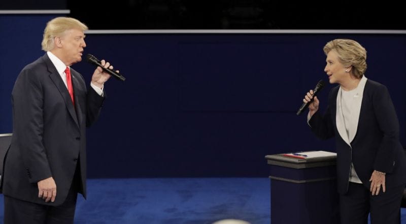 Donald Trump y Hillary Clinton cantando a dúo