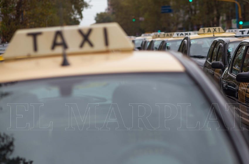 Taxistas analizan la instalación del pago con tarjetas