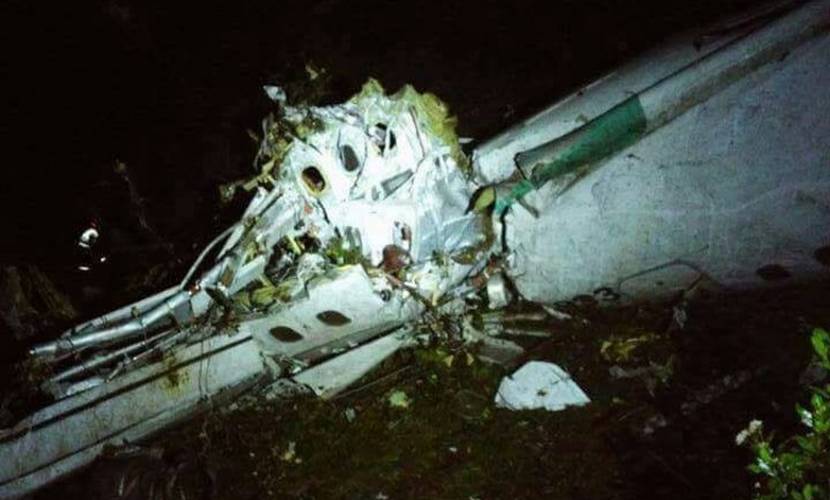 Se estrelló el avión donde viajaba el equipo Chapecoense: 76 muertos
