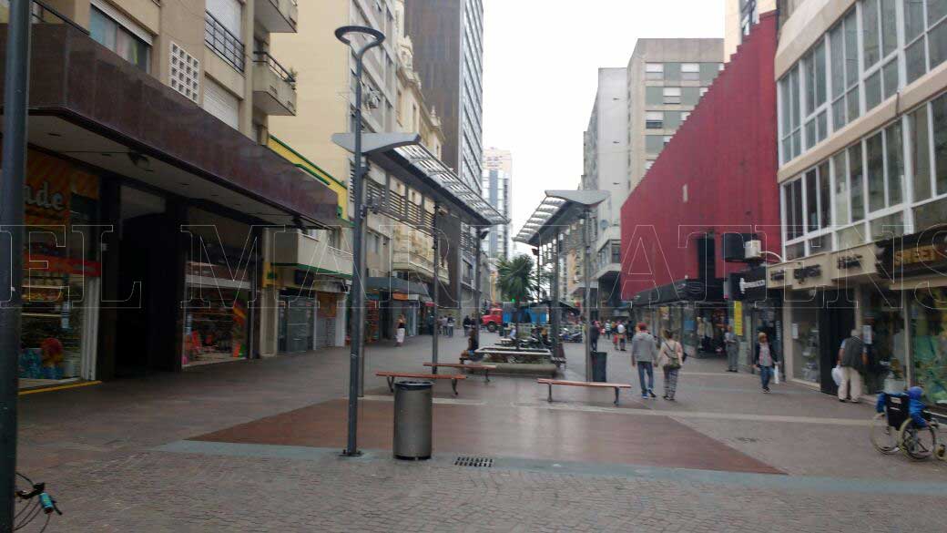 El Municipio retiró manteros de la Peatonal San Martín