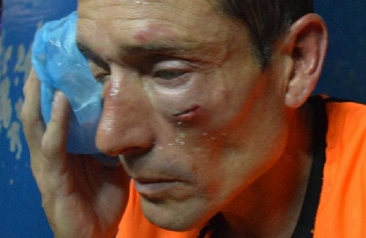 Brutal agresión de hinchas a un árbitro en Ayacucho