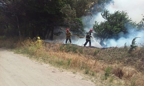 El fuego persiste en Sierra El Volcán y ya hay 2000 hectáreas quemadas