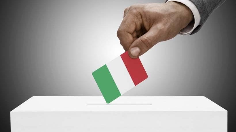 Italia: votan para la reforma de la Constitución