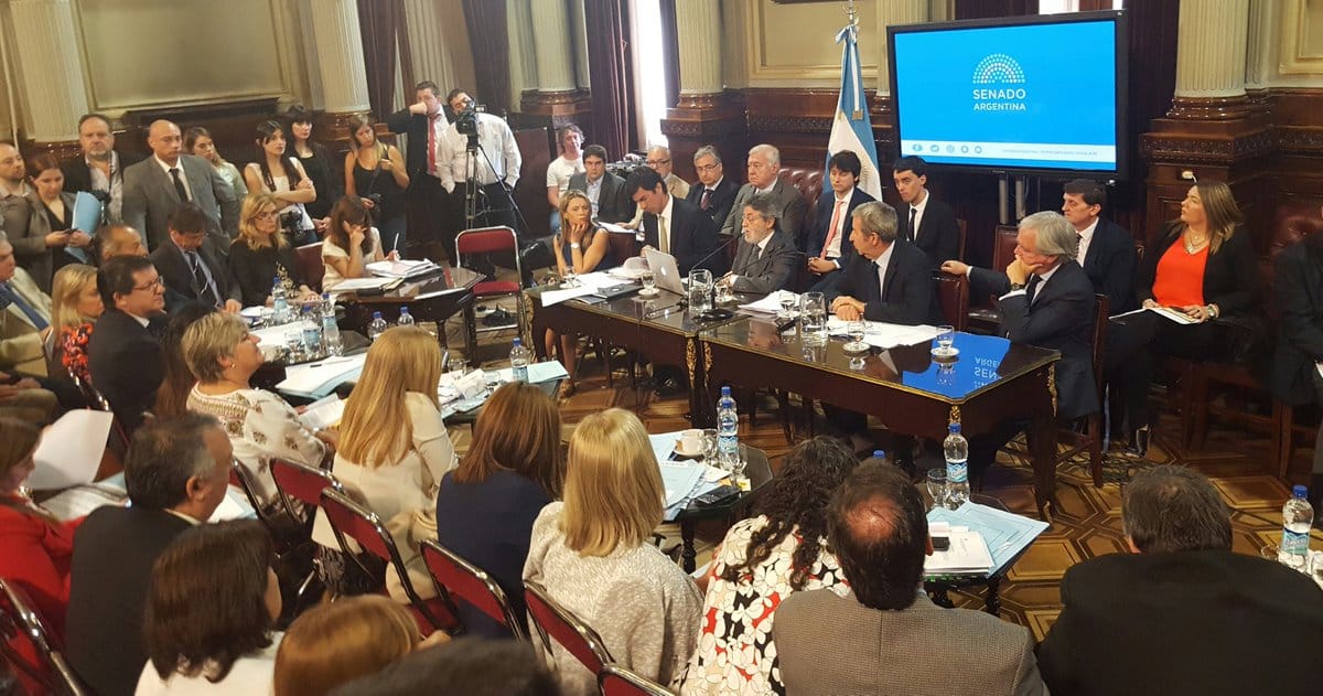 Ganancias: senadores de distintos bloques piden reunirse con Macri