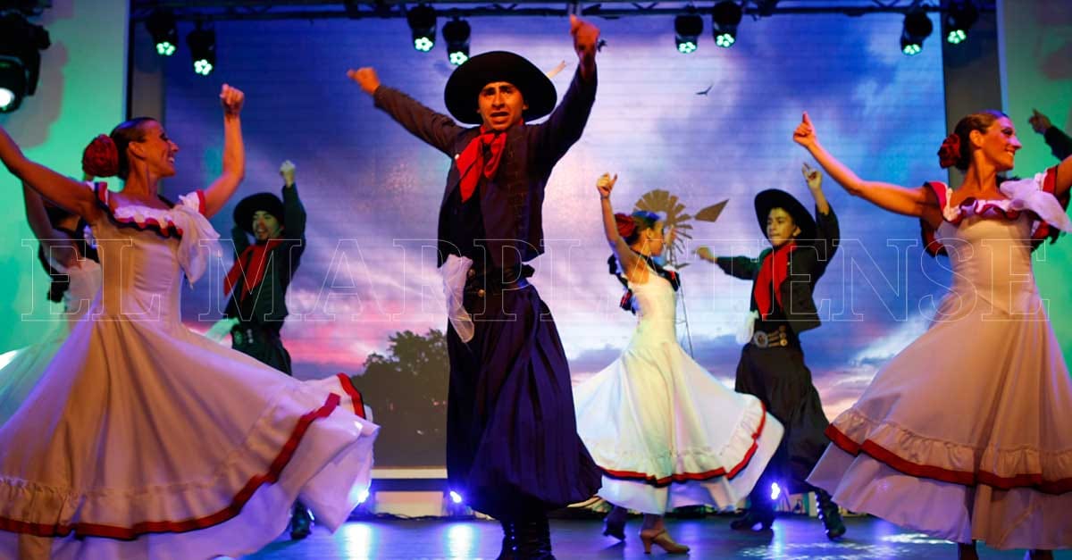 Gran exhibición de danzas folclóricas en el Espacio Clarín