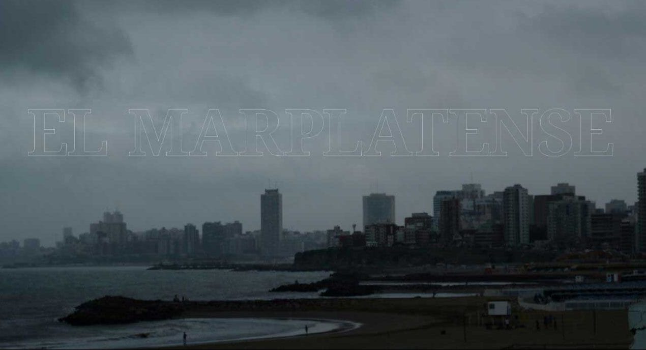 Un viernes nublado y con lluvia en Mar del Plata