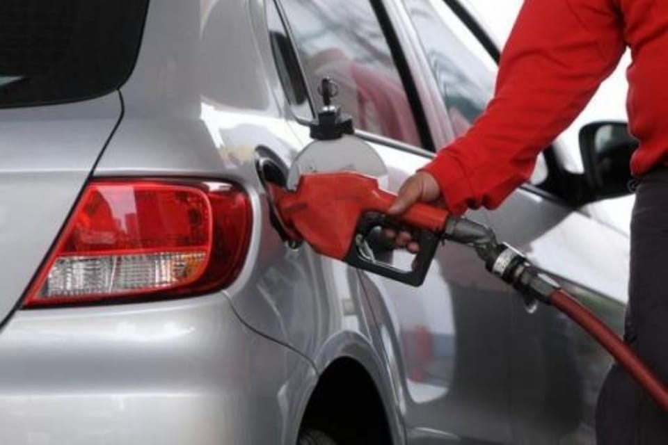 Confían en una baja de los precios de combustibles para fin de año