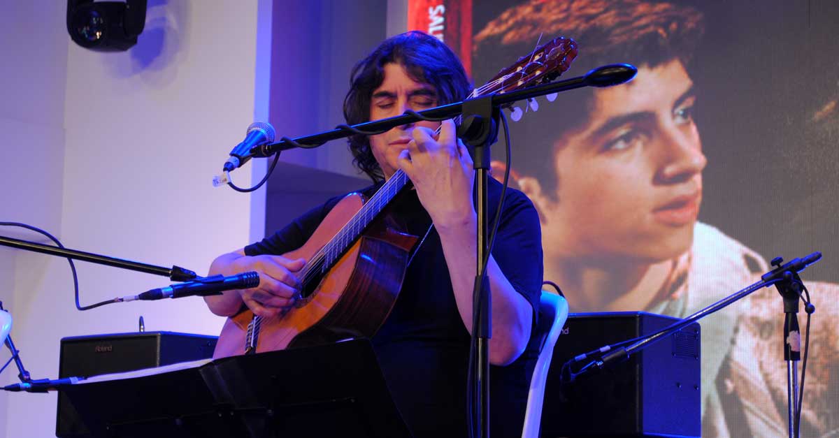 Luis Salinas brindó un show musical de lujo en Espacio Clarín